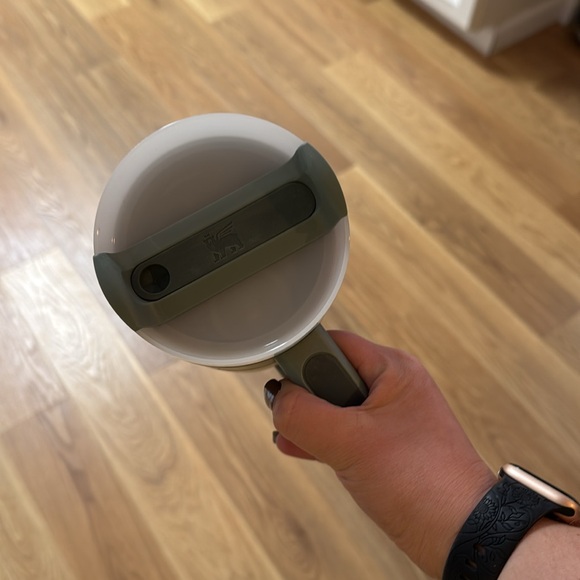 Stanley 40oz Quencher Tumbler - Picture 3 of 5